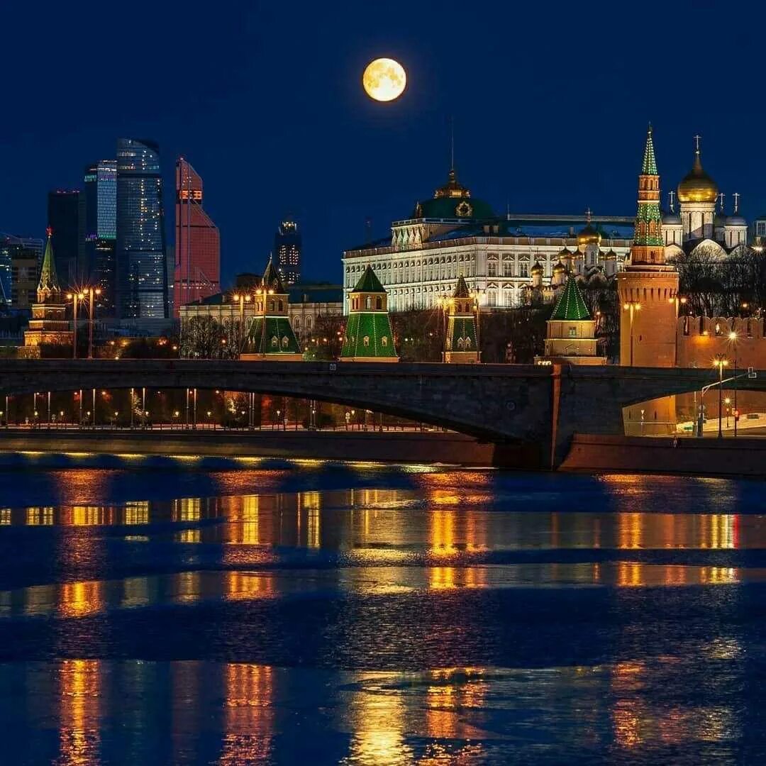 Ночной Кремль. Ночная Москва. Кремль вечером. Вид на Кремль ночью. Города россии вечером