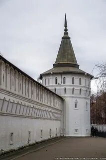 Белая башня монастыря