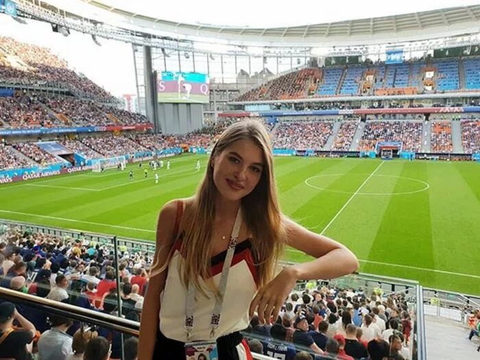 Девушки чемпионата 2018. Болельщицы футбола на чм 2018 по футболу. Болельщицы футбола на чм 2018 по футболу. Девушки чемпионата 2018. Бразильские болельщицы чм 2018.