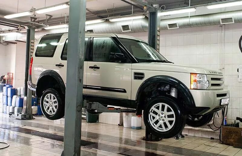 Кузов дискавери 4. Land rover discovery 3. Ремонт discovery. Ремонт discovery. Дискавери 4 в сервисе.