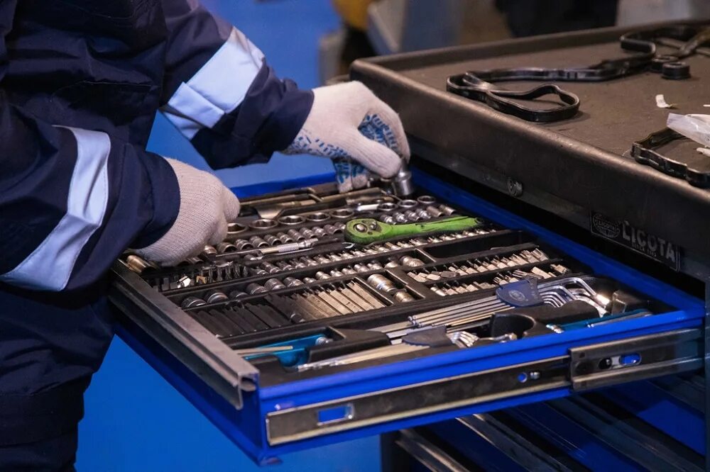 Университет профсоюзов санкт-петербург. Гуп специальности. Харитонов петербурггаз евгений. Машины водоканала в спб. Автослесарь на предприятии.