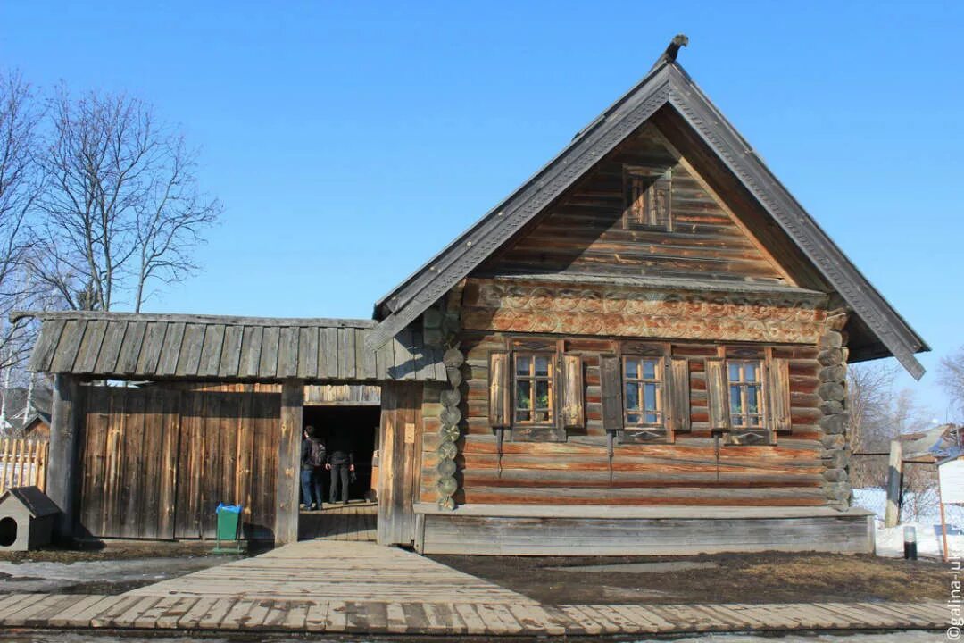 Буква н коричневая. Музей древнего зодчества кострома. Боярский терем в древней руси. Деревянные постройки. Русская деревня зодчество.