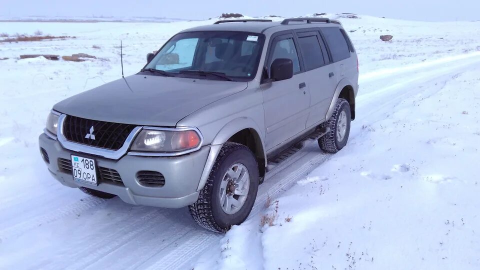 Паджеро 2001 года. Mitsubishi Montero Sport 2002 темно синий. Монтеро 3 3.5. P0134 Mitsubishi Montero Sport. Montero Sport 2001 белая.