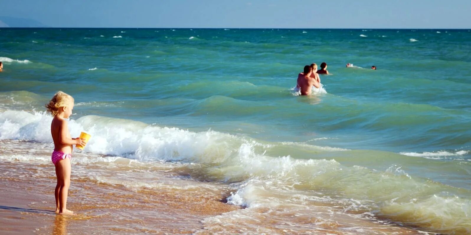 Когда в абхазии можно купаться в море. Анапа для детей. черное море пляж люди. купание в море. анапа дети море.