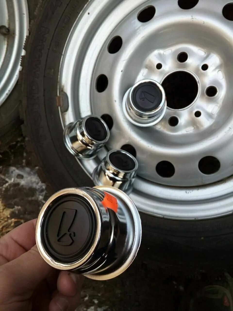 колпачки заглушки на штампованные диски шевроле ланос 1. заглушка ступицы ваз 2107. колпачок ступицы ларгус на штампы. колпак штамповки р 15 кия сид артикул. колпаки ступицы на штампованные диски.