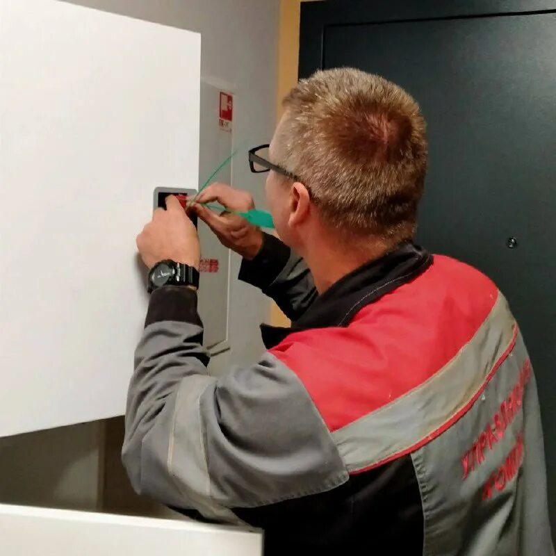 Управляющая компания эталон. Эталон управляющая компания изумрудные. Эталон личный кабинет. Эталон управляющая компания москва. Сборка противопожарных дверей.