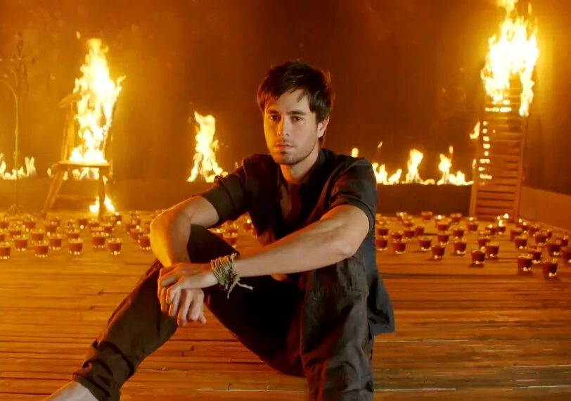 Being sorry enrique iglesias. Enrique Iglesias tired of being. Tired of being sorry Энрике Иглесиас. Tired of being sorry Надья. Enrique Iglesias tired of being sorry Notes.