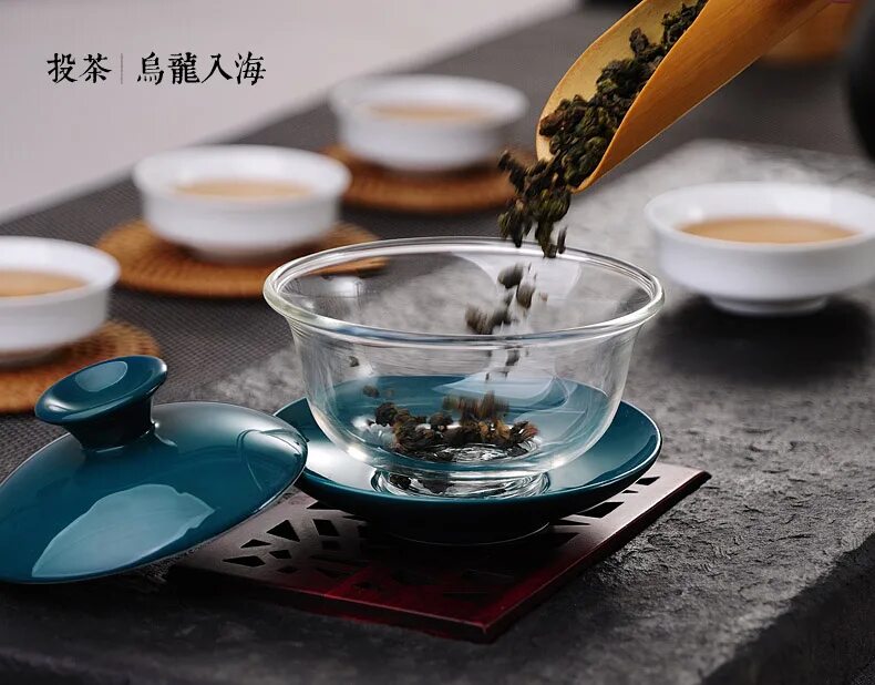 Заваривание китайского чая. Гайвань чайная церемония. Чашка гайвань китайская. Китайский чайник гайвань. Гуанси гайвань.