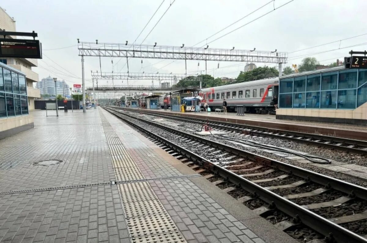 Железная дорога ростов-на-дону новороссийск. Вокзал ростов на дону чс8. Вокзал города ростов на дону. Жд ростов на дону киров. Жд станция первомайская ростов на дону на карте.