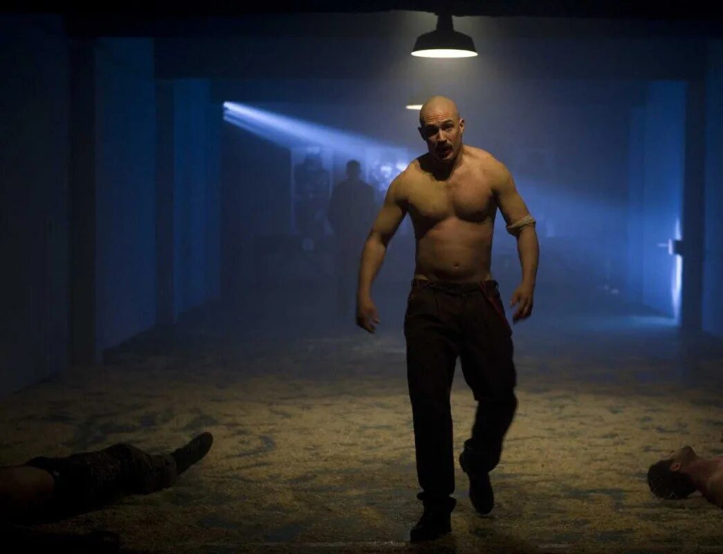 Бронсон роли. Том харди бронсон. Бронсон харди. Том харди в роли чарльза бронсона. Bronson 2008.