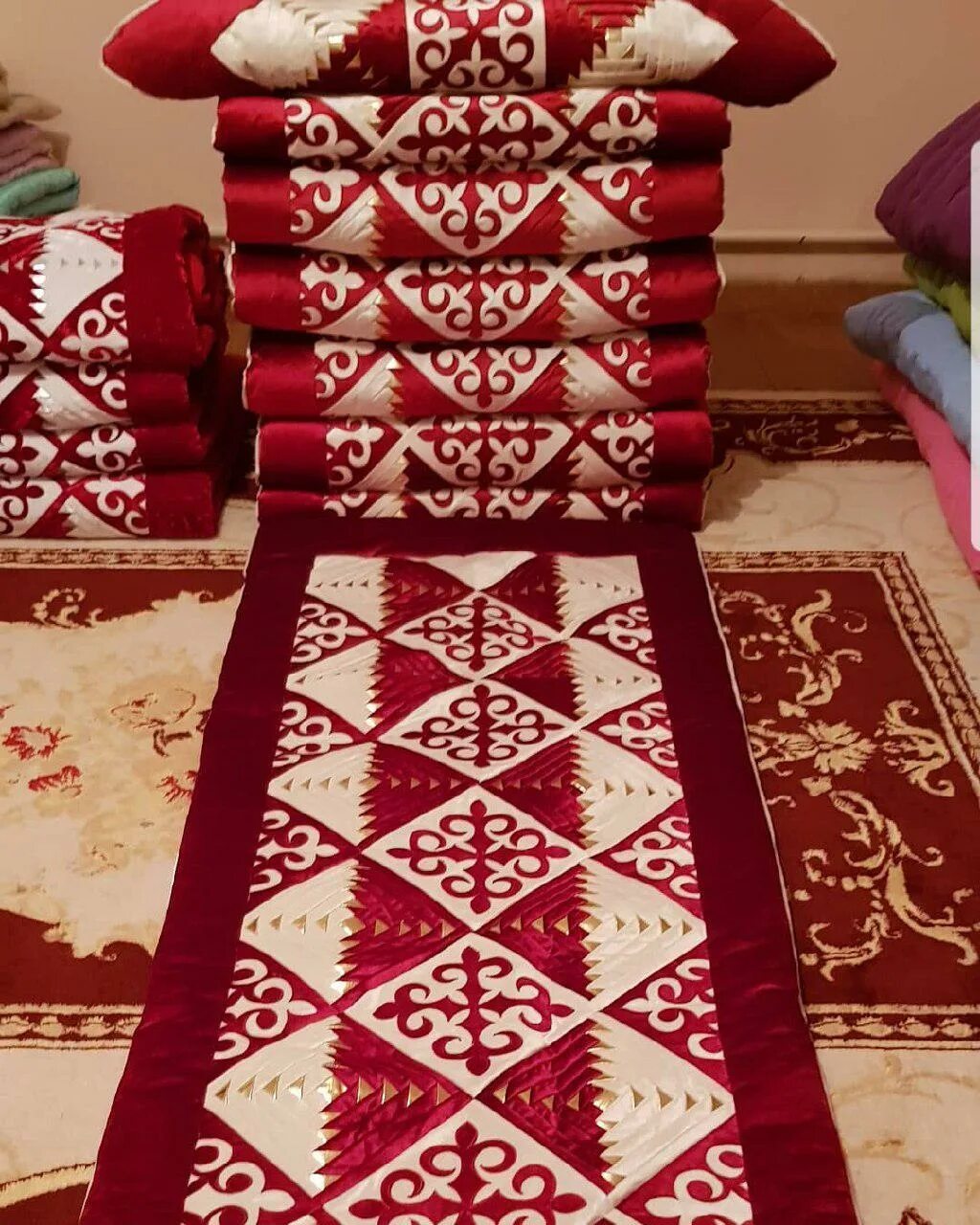 Курак корпеше корпе. Тошок кыргызский. Тошок окуялары. Тошок окуялары. Тошок жууркан.