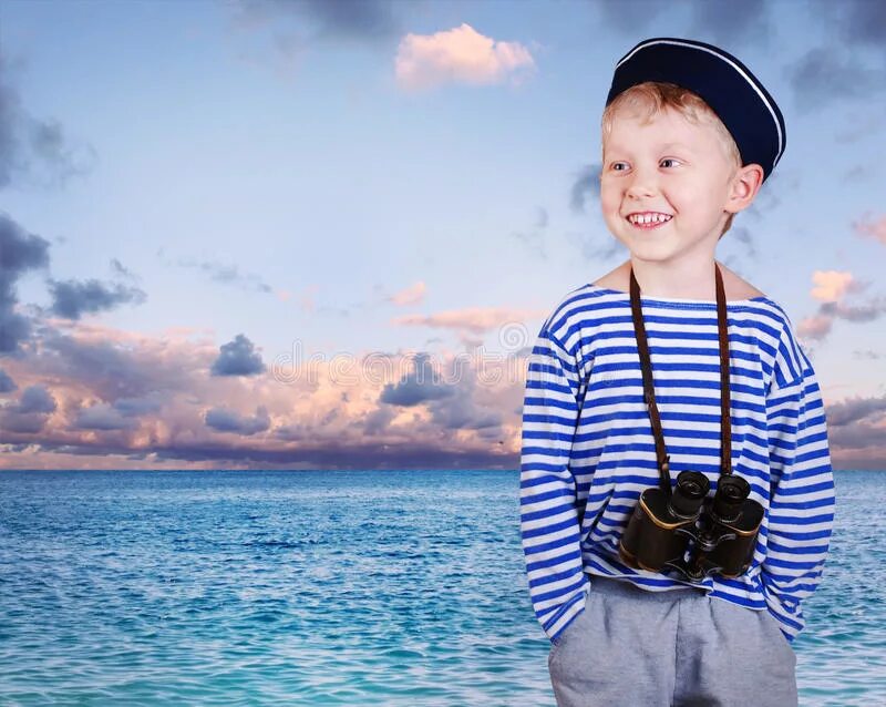 Мальчик управляет моделью корабля. Boy ship. Ship boy. Корабль для детей. Модели кораблей клеить.