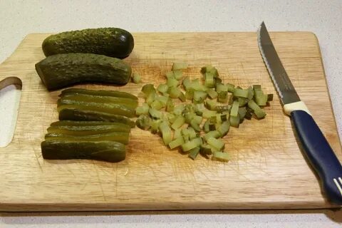 Маринованные нарезанные огурцы