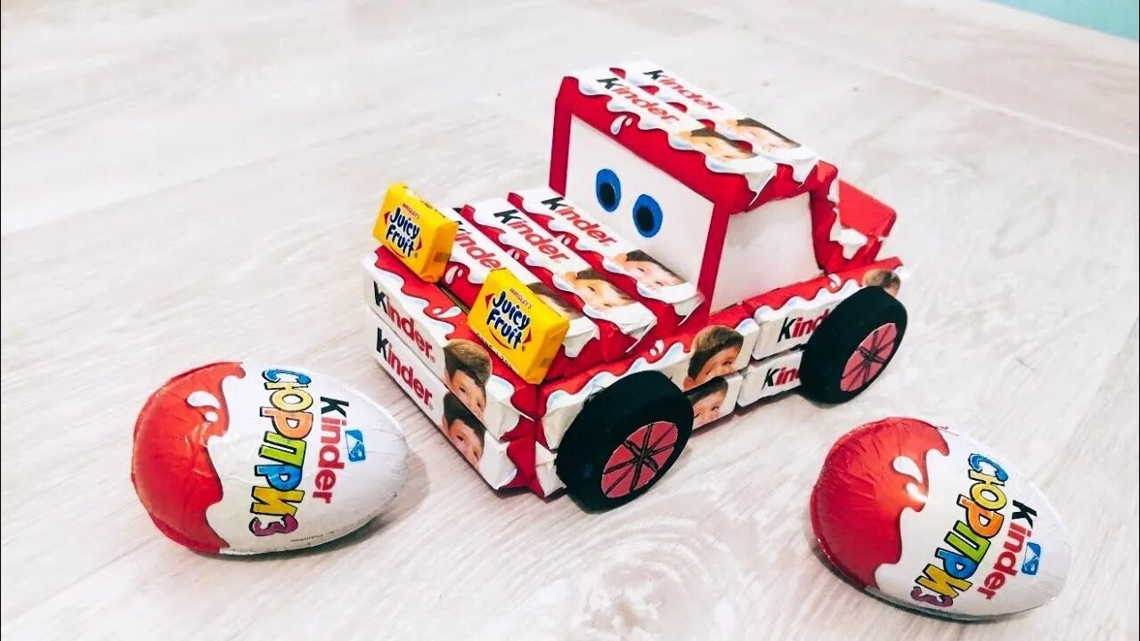 Kinder car. Машинки из киндеров. Машинка из Киндер шоколада. Машинка из конфет Киндер. Машина из Киндер шоколада.