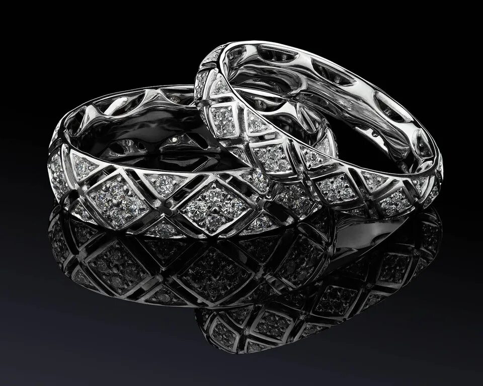 Витрина для ювелирных изделий. Бушерон обручальные кольца. Магазин ювелирных украшений. Прилавок для ювелирных изделий. Предприятий ювелирных изделий.