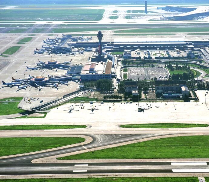Самый большой аэропорт в москве шереметьево. Самый большой московский аэропорт. Московский аэропорт шереметьево. Шереметьево большой аэропорт. Московский аэропорт шереметьево.