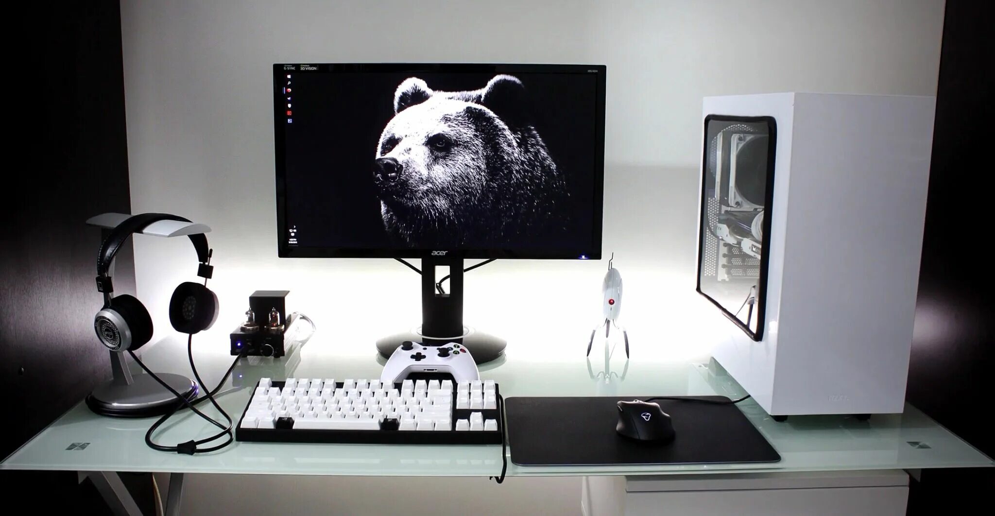 Черно белый сетап. Белый сетап пк. белый и черный сетап. black white компьютеры. крутые игровые комнаты.