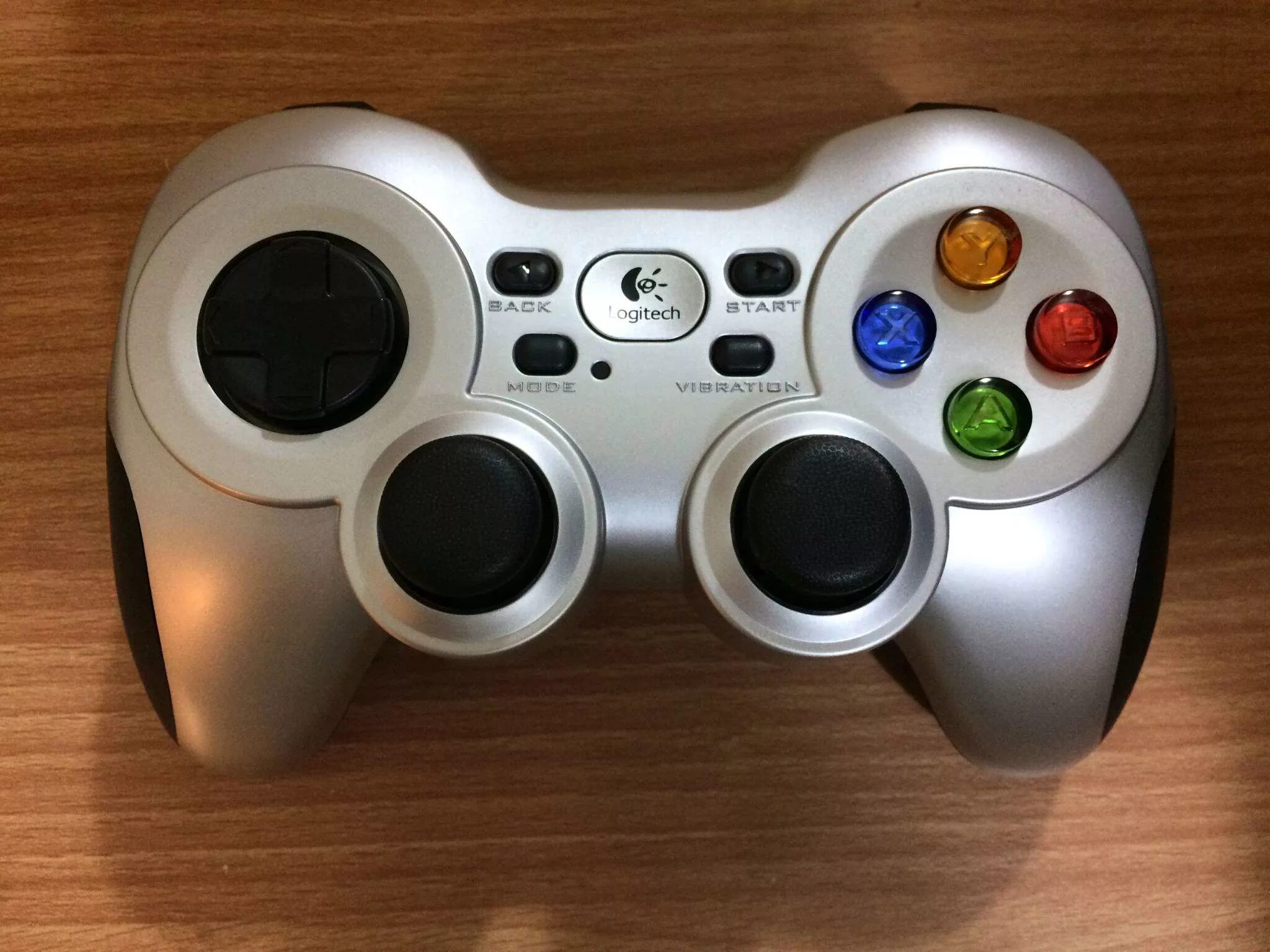 Геймпад LOGITECH F710 Gamepad Wireless USB (940-000145) - купить по низкой цене 