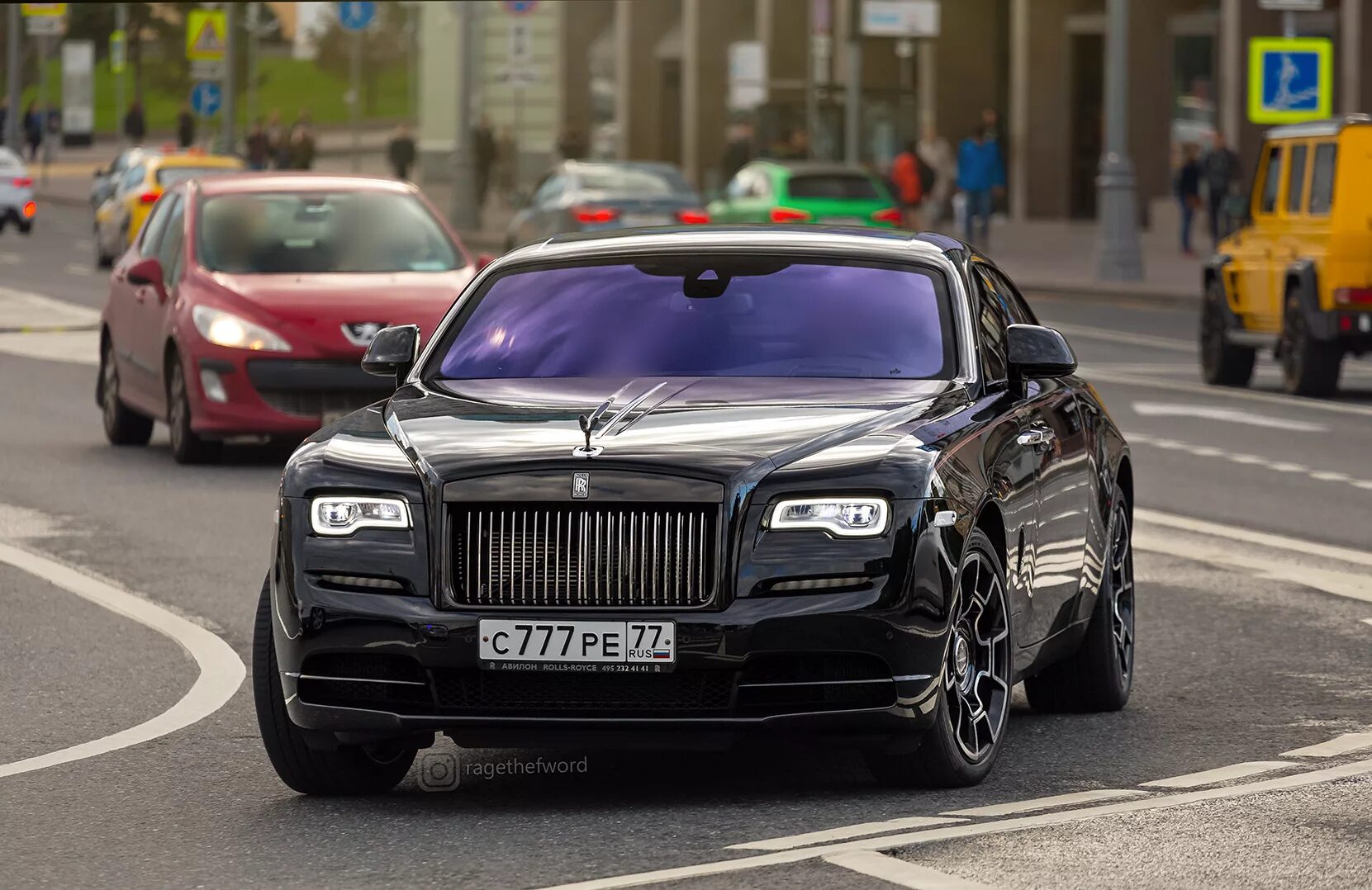 Роллс номер. Роллс Ройс 777 77. Rolls Royce Wraith 777 777. АМР 77 Rolls Royce. Роллс Ройс а001аа.