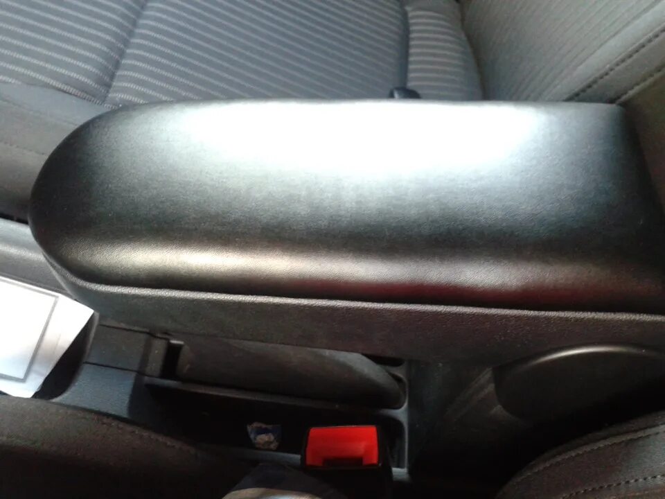 Снять подлокотник на поло. Снять подлокотник на поло. Подлокотник на volkswagen polo sedan v 2012 с usb. Подлокотник volkswagen polo 3. Vw polo sedan 2011 крышка подлокотника ткань.
