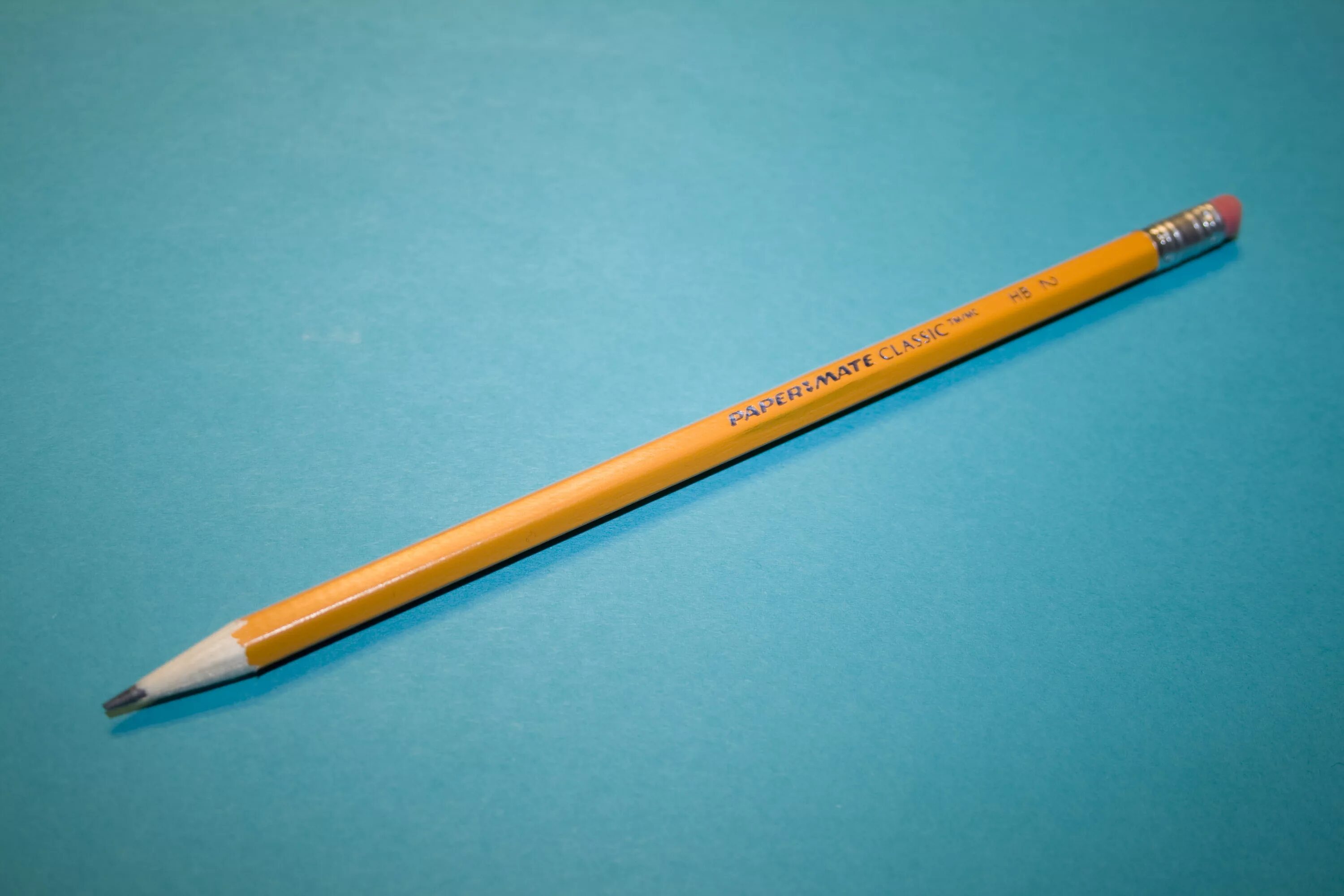Ученический карандаш состоит из основной части. Карандаш. Школьные принадлежности карандашом. Карандаш школьный. Карандаш простой.