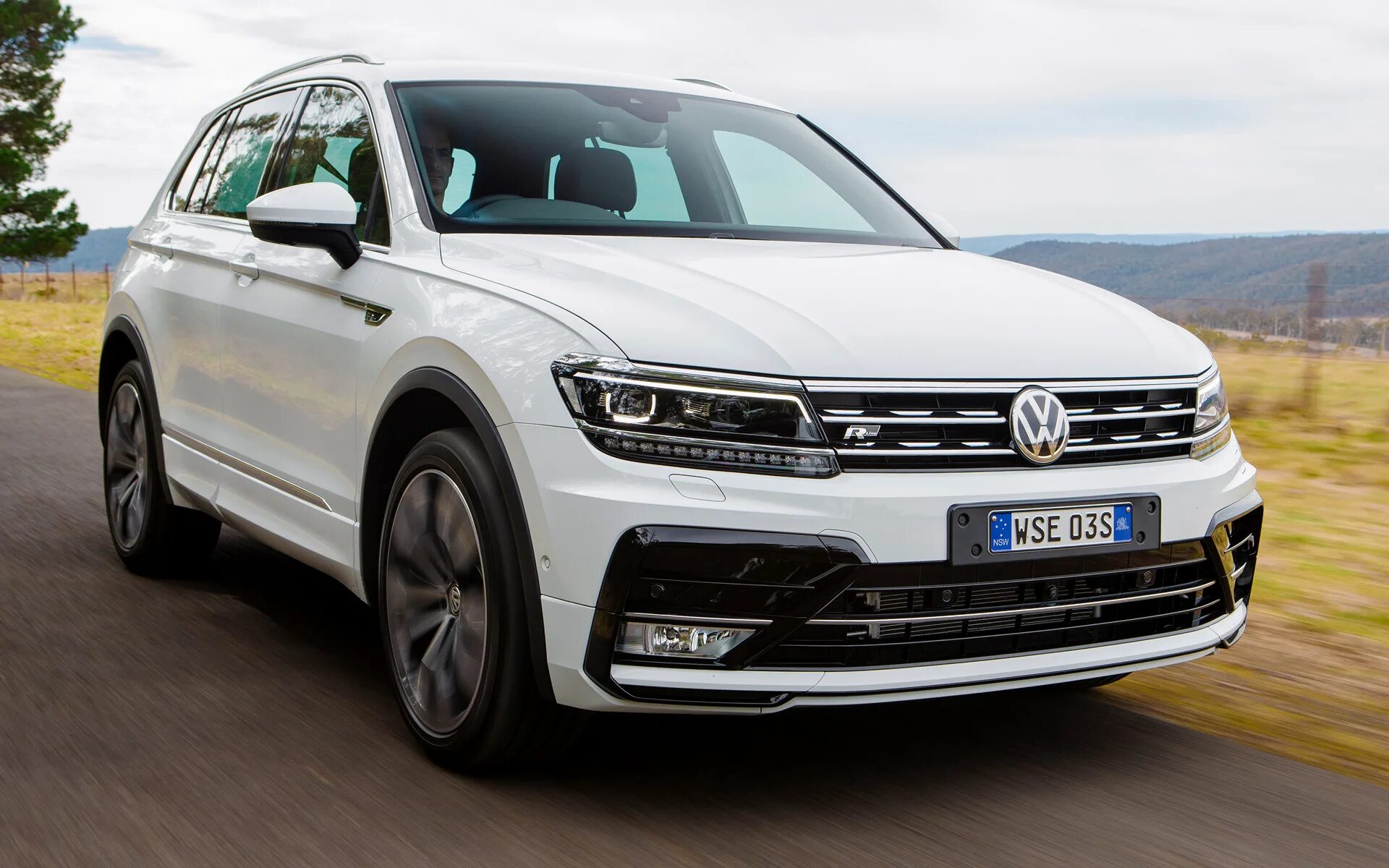 Vw r line. Volkswagen Tiguan r line 2016. VW Tiguan 2016 r line. VW Tiguan 2016. Фольксваген Тигуан 2016 года r line.