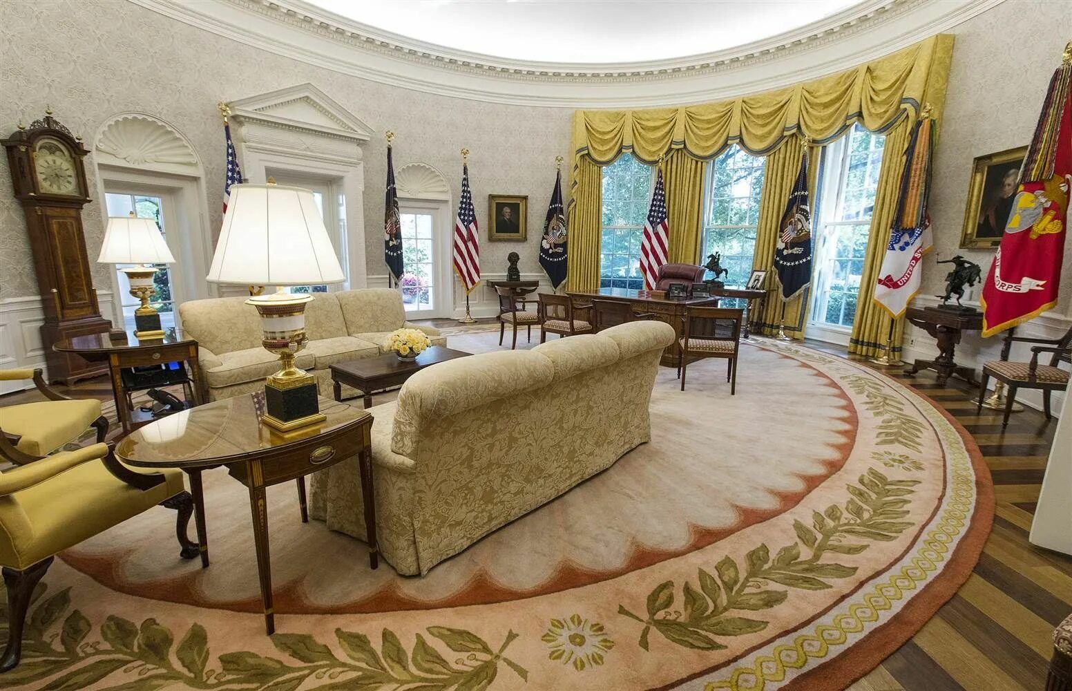 Wait house. White house oval office. белый дом вашингтон овальный кабинет. white house овальный кабинет. белый дом музей сша.