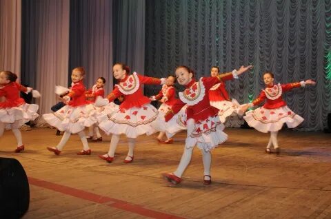 Танец поплясать становись