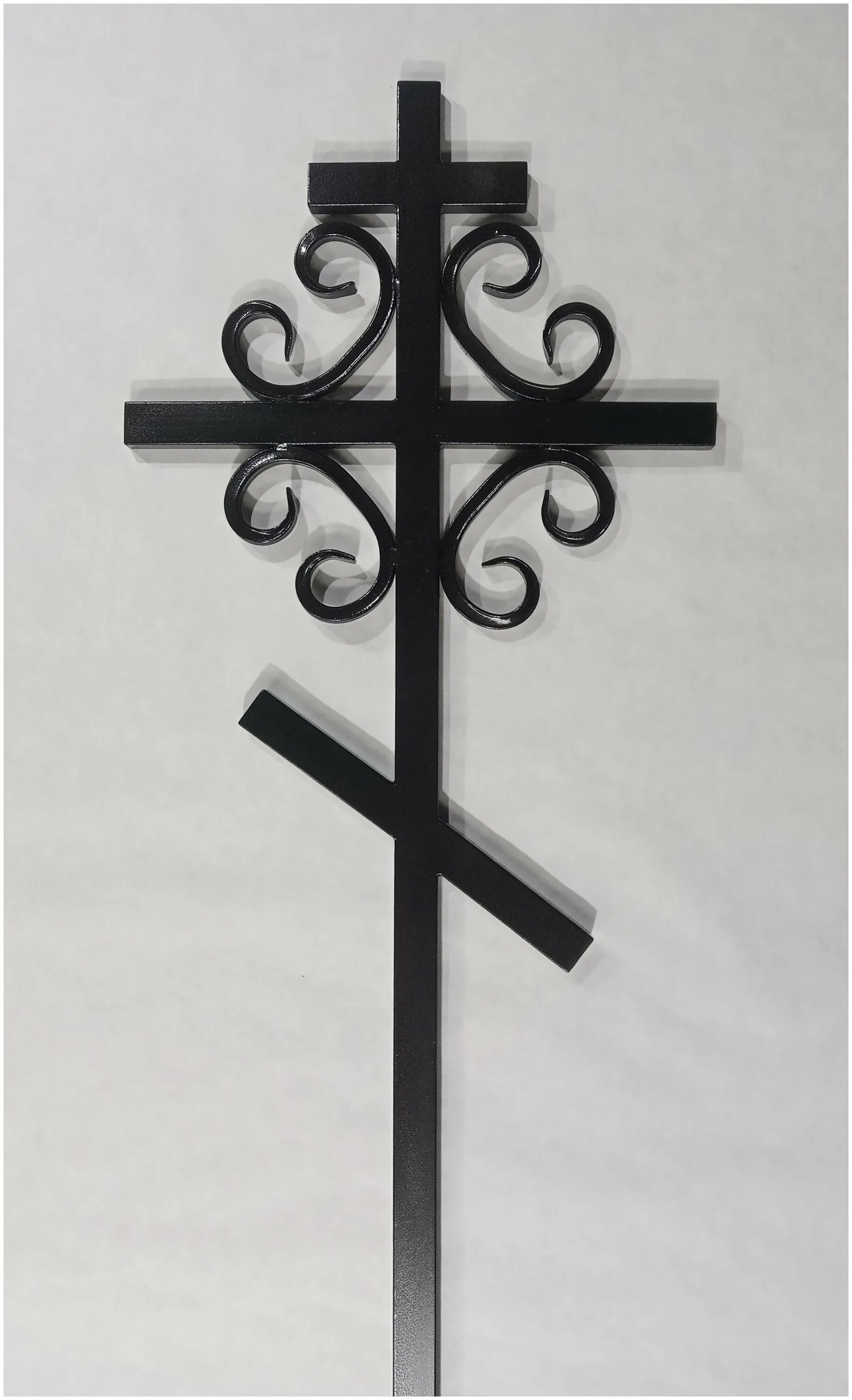 Сколько стоит железный крест на могилу. Иваново чугунные намогильные кресты. Крест Могильный Железный. Металическийкрест на могилу. Крест металлический на могилу.
