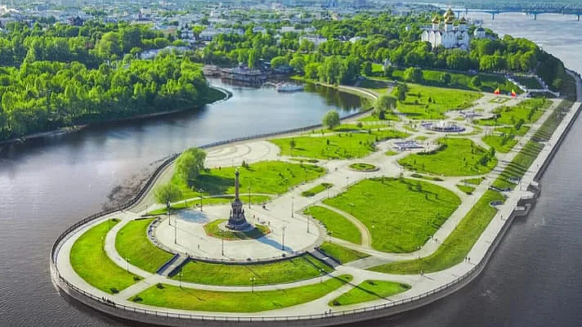 Фото ярославля 2024. Ярославль золотое кольцо спасо преображенский. Стрелка ярославль. Ярославль экскурсии. Панорама золотого кольца ярославль.