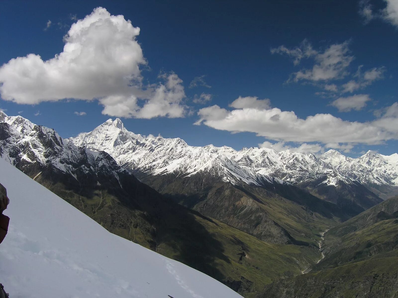 Гималаи высота над уровнем моря. Горы Гималаи. Пунхил Непал. Обои на рабочий стол горы Гималаи. Рост Гималаев.