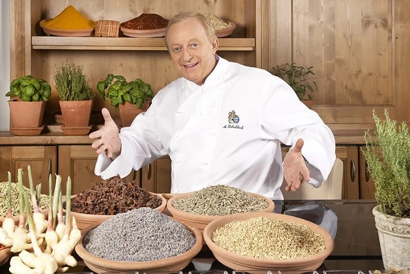 Солонка повар. Солонка повар. Повар добавляет специи. Стильная солонка. Набор для специй " повар".