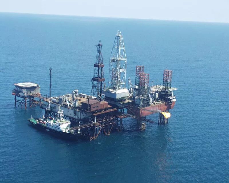 Газовые месторождения в черном море карта. Буровые вышки черноморнефтегаз. Топливно энергетический комплекс северного кавказа. Буровая вышка таврида. Черноморнефтегаз месторождения.