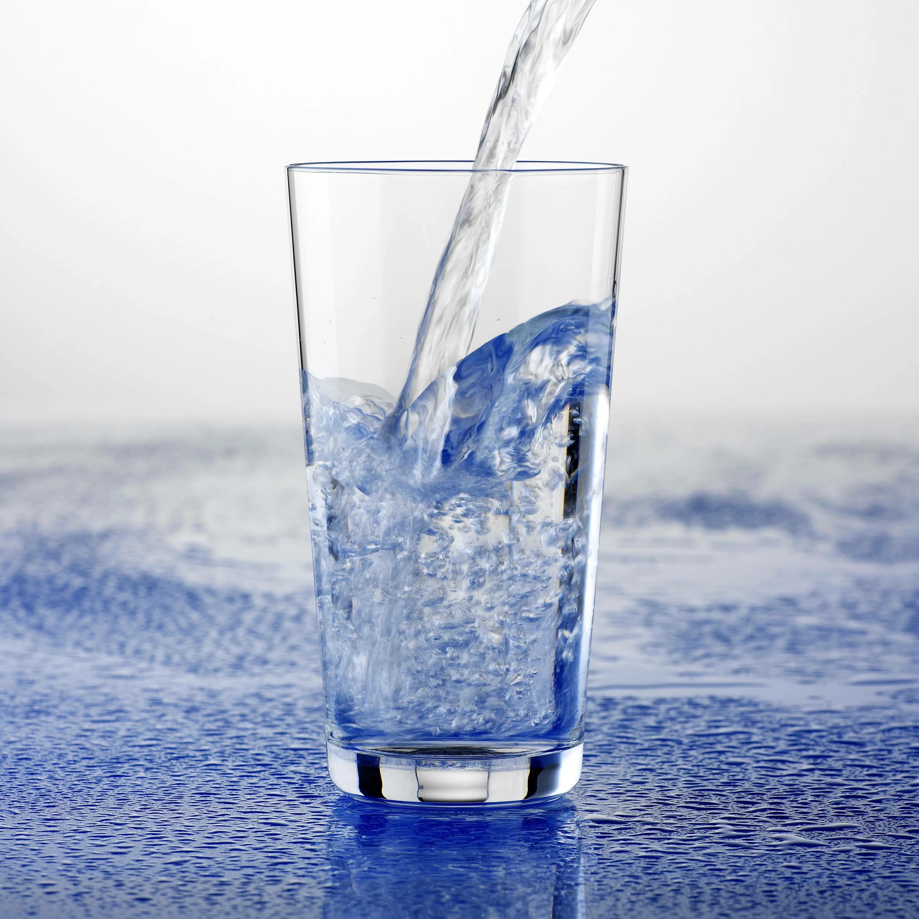 Стакан воды во сне. Стакан воды. Чистая вода. Вода питьевая в стакане. Красивые стаканы для воды.