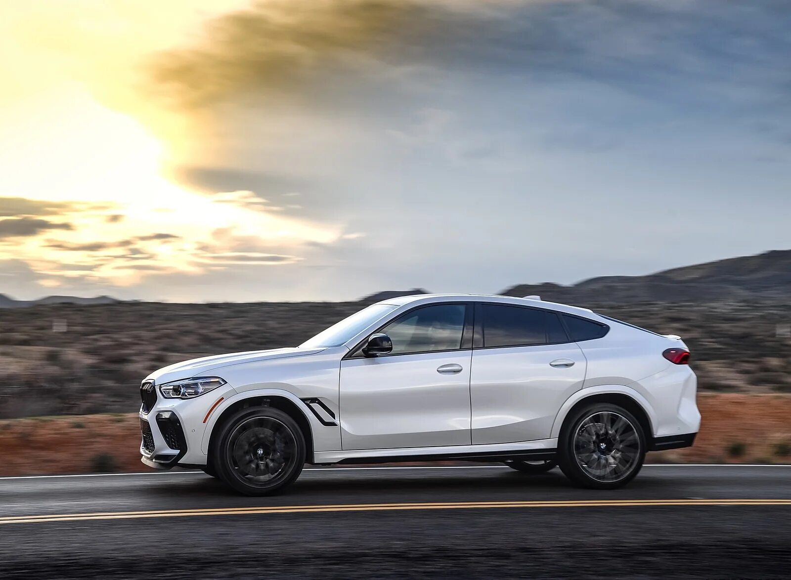 White x6. BMW x6 2020 белый. BMW x6 2021 белый. BMW x6m 2022. BMW x6m 2021 белый.