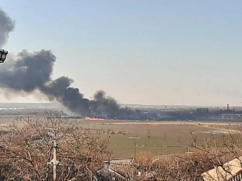 Что за взрывы в новочеркасске сейчас. Ландшафтный пожар. Пожар в Новочеркасске сегодня. Степные пожары. Пожар в Украине.