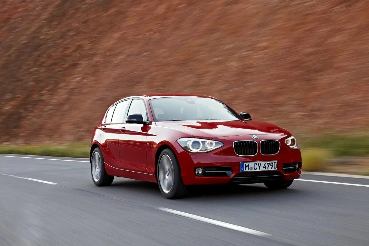 Автомобиль bmw 1. BMW 1. BMW 1 Series 2012. BMW 1 f20 2012. BMW 116i f20 2012.