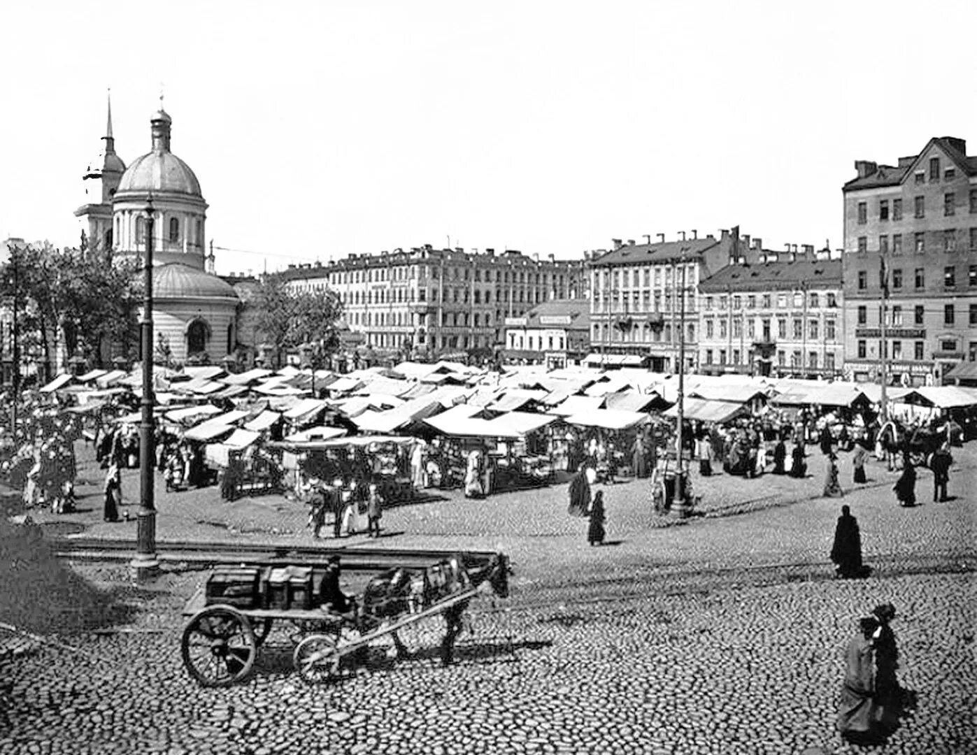 Рынок на сенной площади в санкт-петербурге. Рыночная площадь петербург. Сенная площадь в спб в 19 веке. Сенной рынок санкт-петербург 90. Питер рынок на сенной площади.