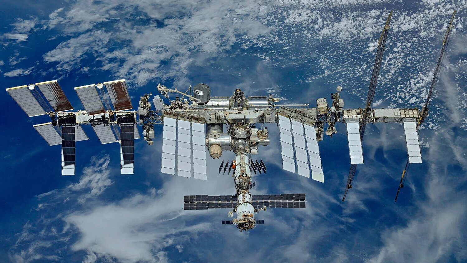 Сколько орбитальных станций в космосе. Международная Космическая станция МКС. Космическая орбитальная станция МКС. Международная Космическая станция ISS. МКС 2000.