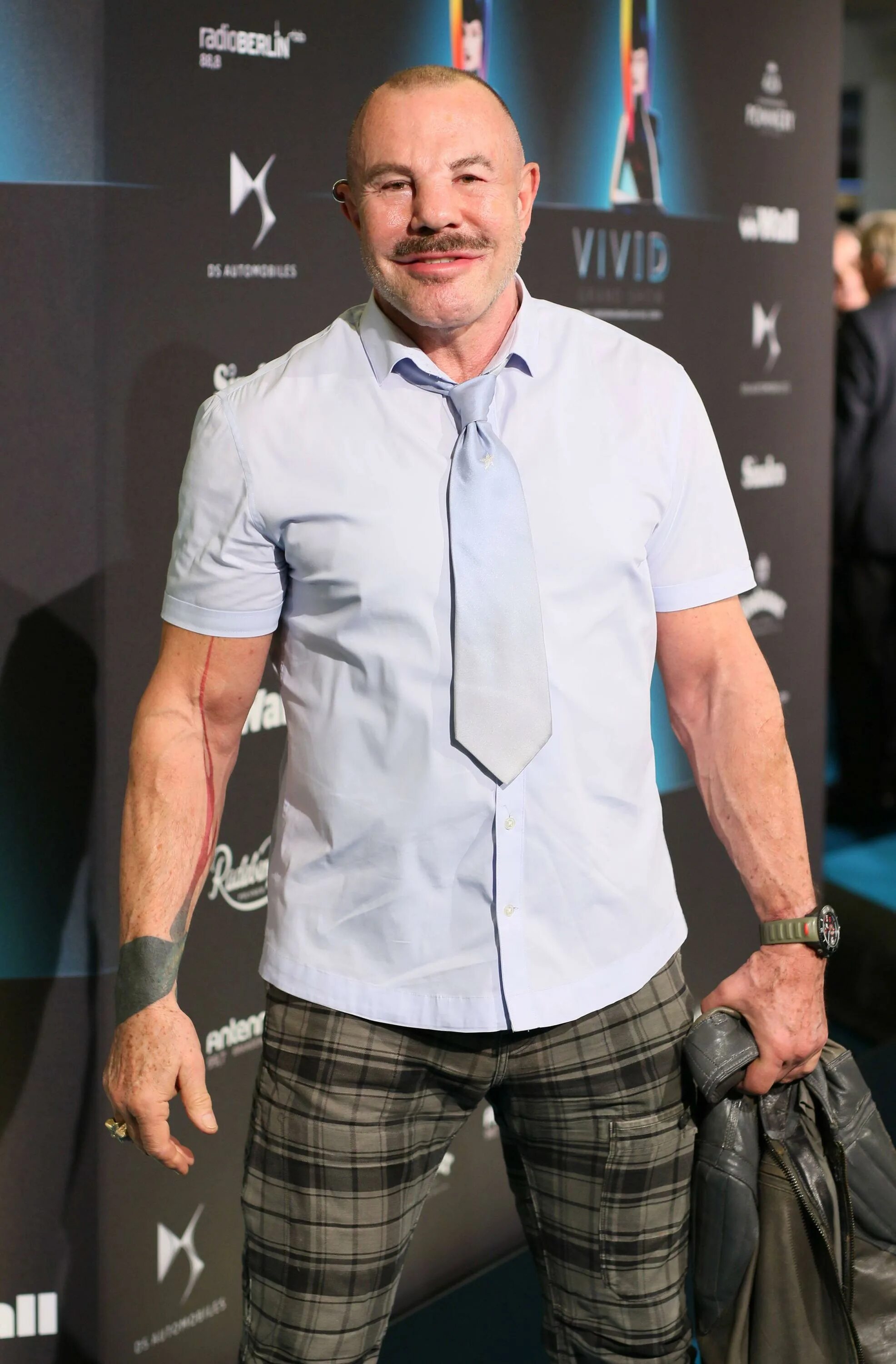 Тьерри мюглер дизайнер. Манфред тьерри мюглер в молодости. Мюглер модельер. Манфред тьерри мюглер. Manfred thierry mugler.