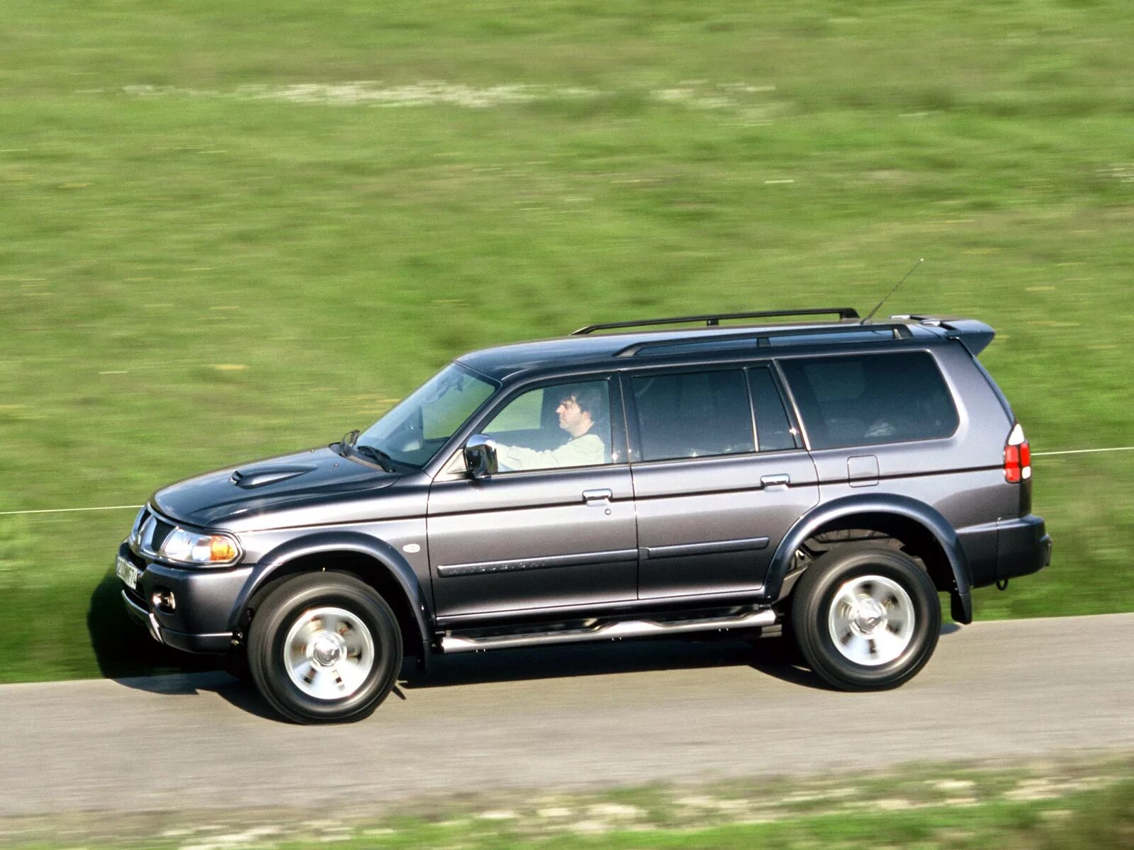 Митсубиси монтеро 1 поколение. Мицубиси Монтеро спорт 2005. Pajero Sport 2005. Mitsubishi Pajero Sport 2005 года. Mitsubishi Montero Sport 2.