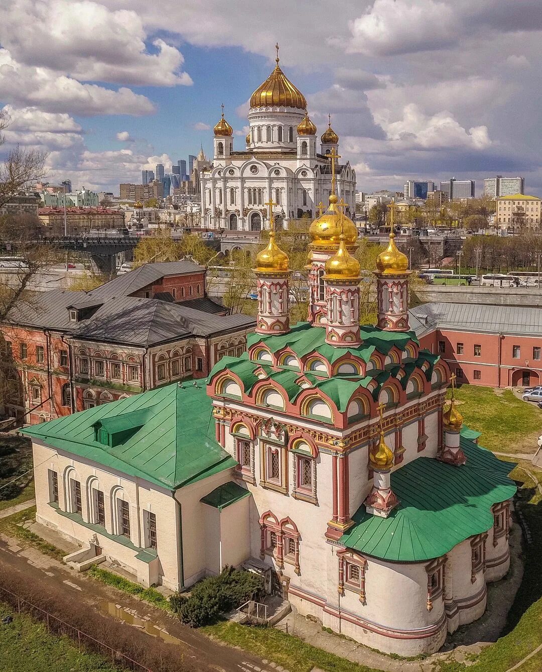 Какая церковь стоит. Храм николая чудотворца на бе. храм николая чудотворца на берсеневке. храм святителя николая москва берсеневская. церковь николы на берсеневке в москве.