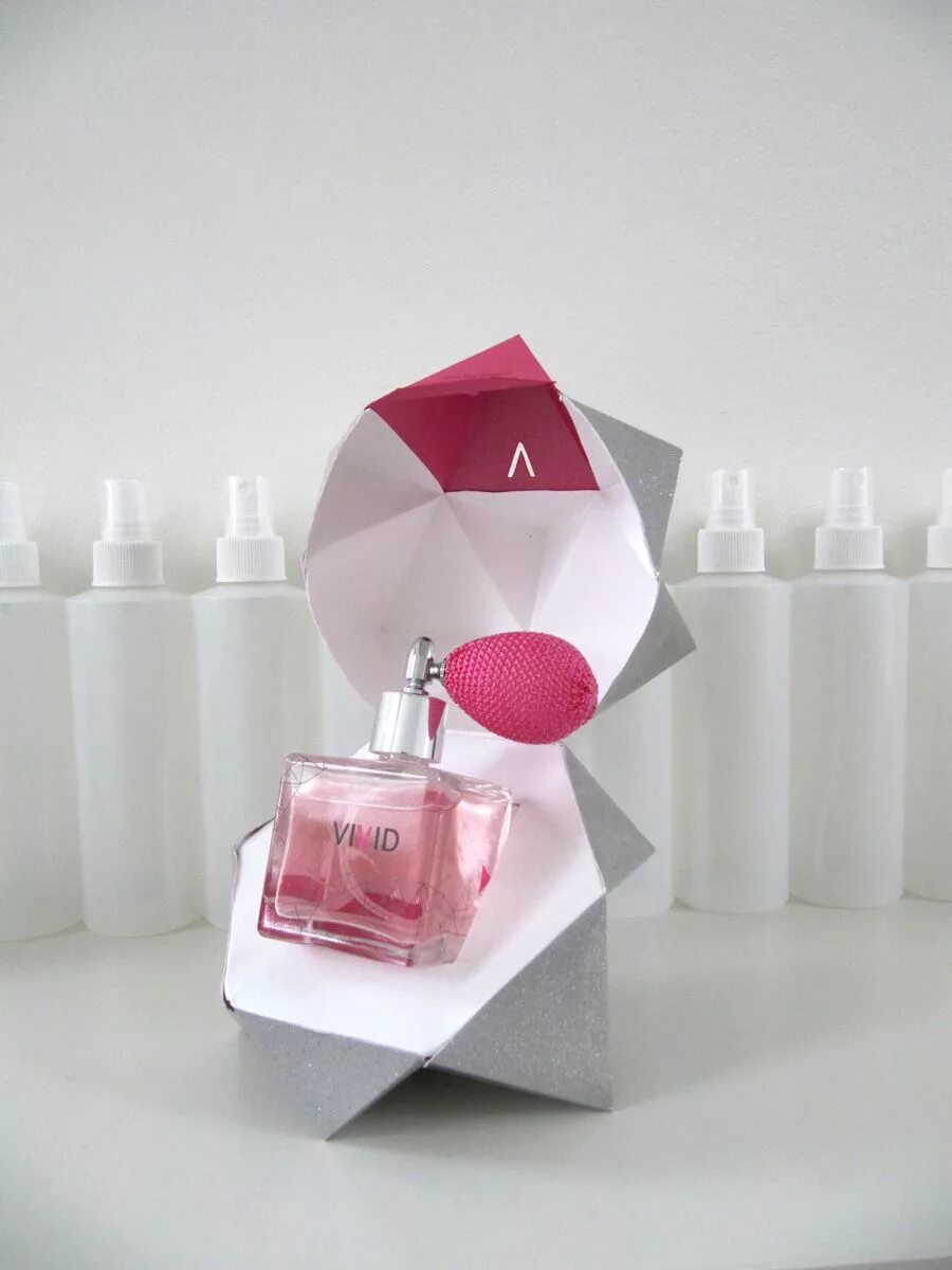 Упаковка духов. Коробочки для духов. Подарочные коробки для парфюмерии. Картонная коробка для духов. Красивые упаковки духов.