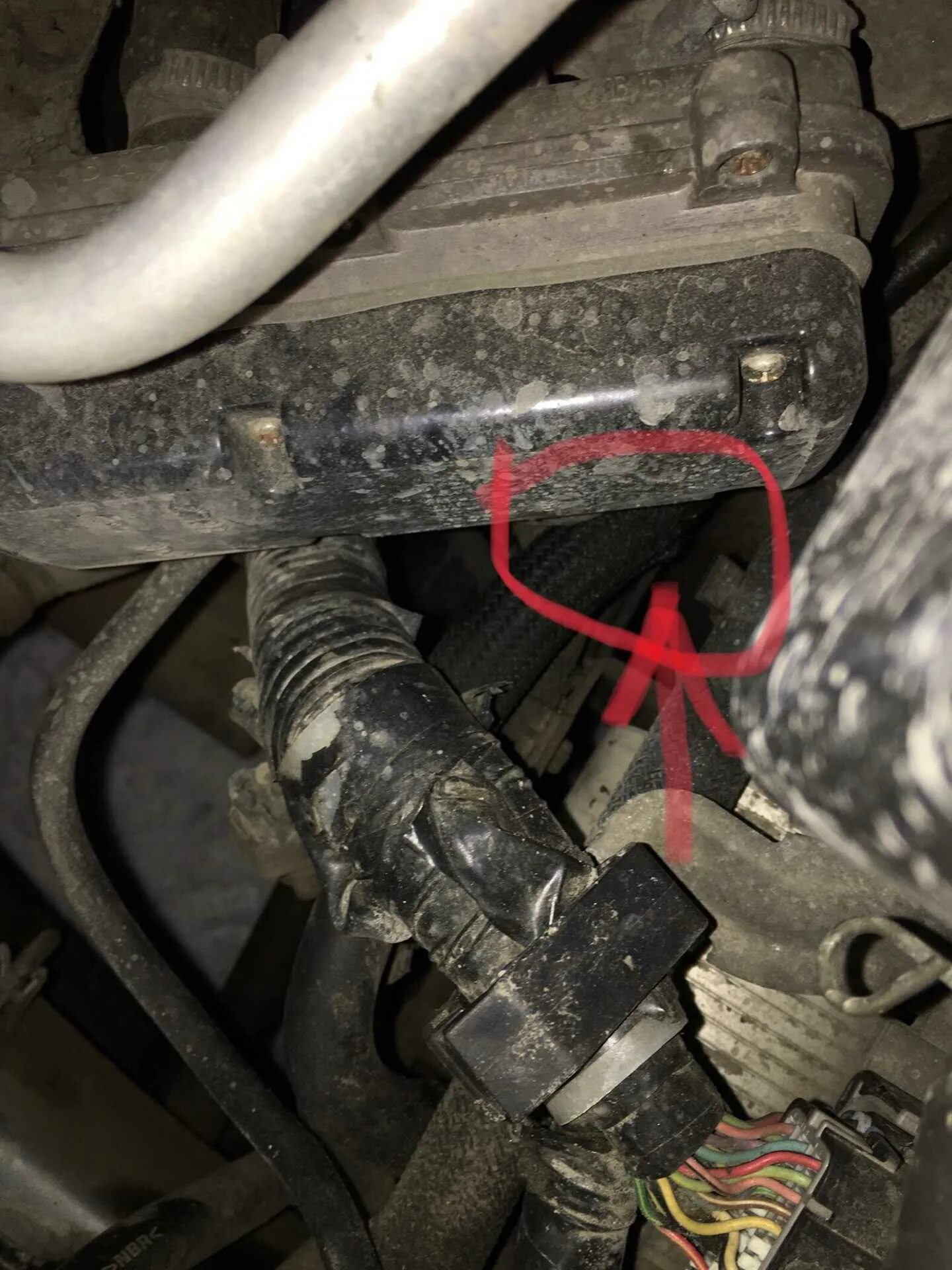 Запах горелого масла в салоне a168 mercedes. Запах горелого масла. Запах масла в салоне автомобиля. Почему масло пахнет горелым. Запах горелого масла.