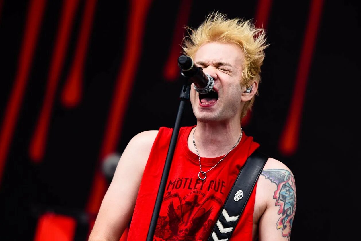 Deryck whibley