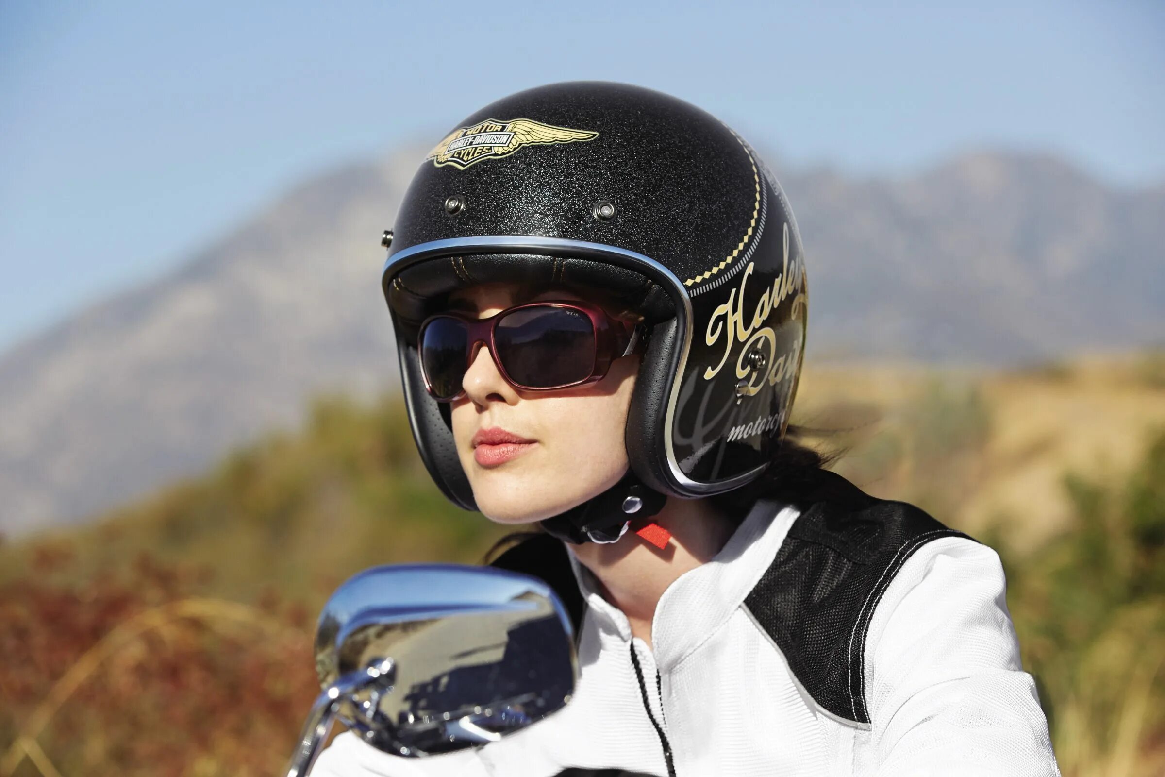 Пейдж Хэмилтон Helmet. Шлем Harley Davidson Pilot. Мотоциклетный шлем Casco Moto. Девушка в мотошлеме. Wear helmets