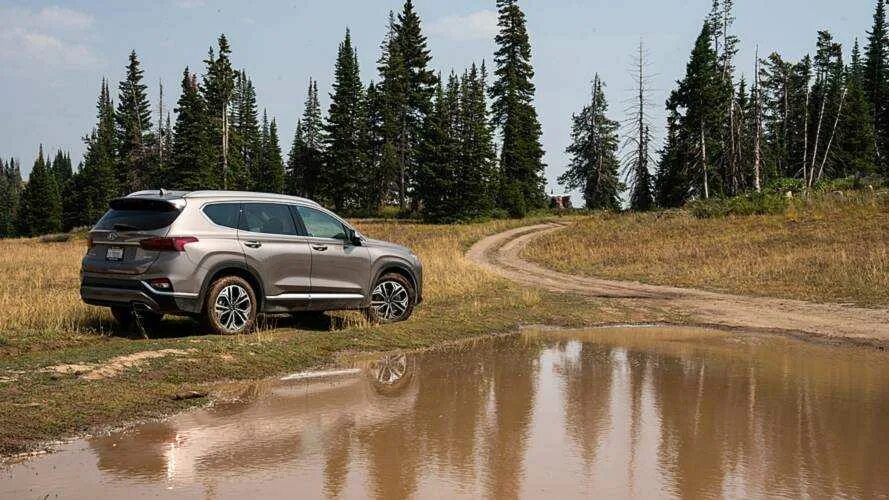 Хендай санта фе дизель полный привод. Hyundai Santa Fe 2 off Road. Хендай Санта Фе 2019 по бездорожью. Санта Фе x5 БМВ. Santa Fe 4 off Road.