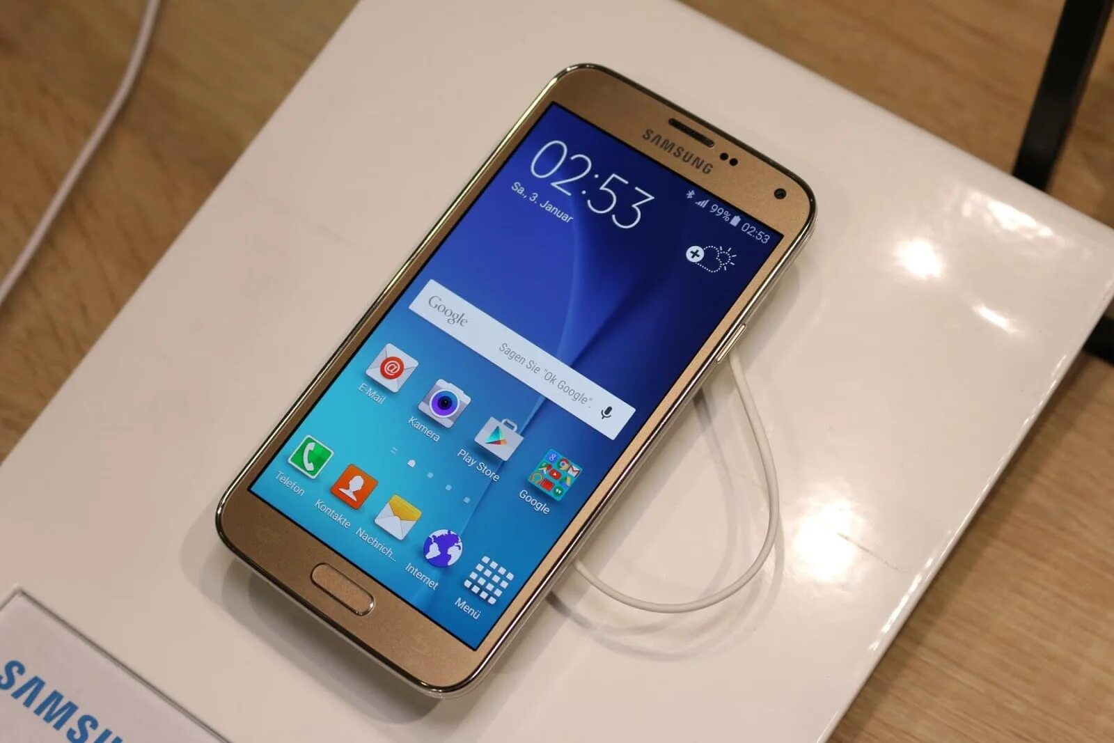 Телефон джей 7. Samsung Galaxy j7 Neo. Samsung Galaxy j7 Neo 2016. Самсунг галакси 7 Нео. Samsung Galaxy j7 Gold.