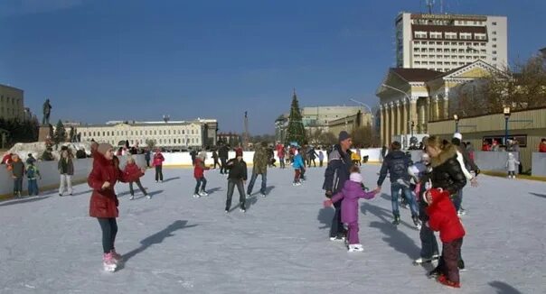 Каток ставрополь купить билеты. Каток Ставрополь площадь Ленина. Каток на Ленина Ставрополь. Ставрополь каток на площади Ленина 2923. Ставрополь каток открытый.