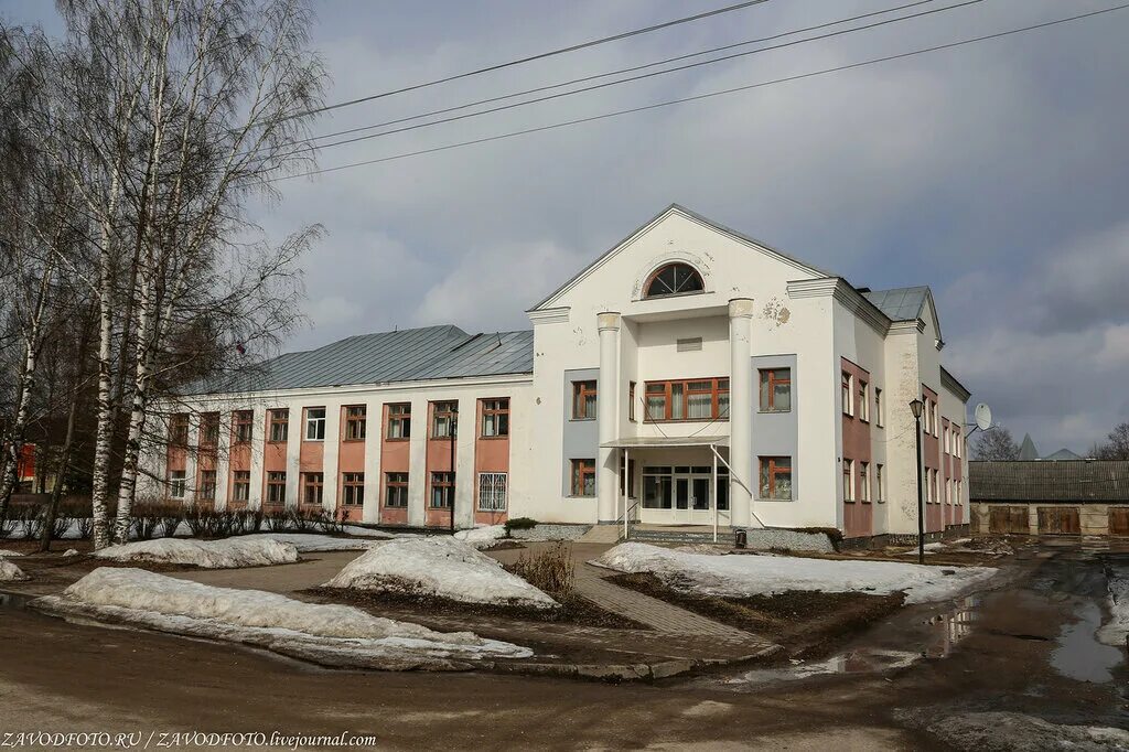 Верховажье вологодская область. Универмаг Верховажье. Верховажье дом музей Михалёва. Верховажский музей.